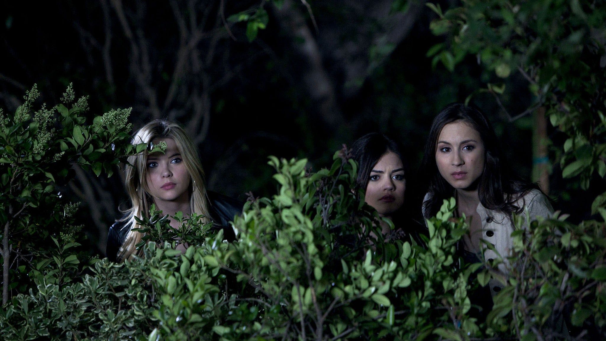 Poster Pretty Little Liars saison 2 - Affiche 22 sur 861 - AlloCiné