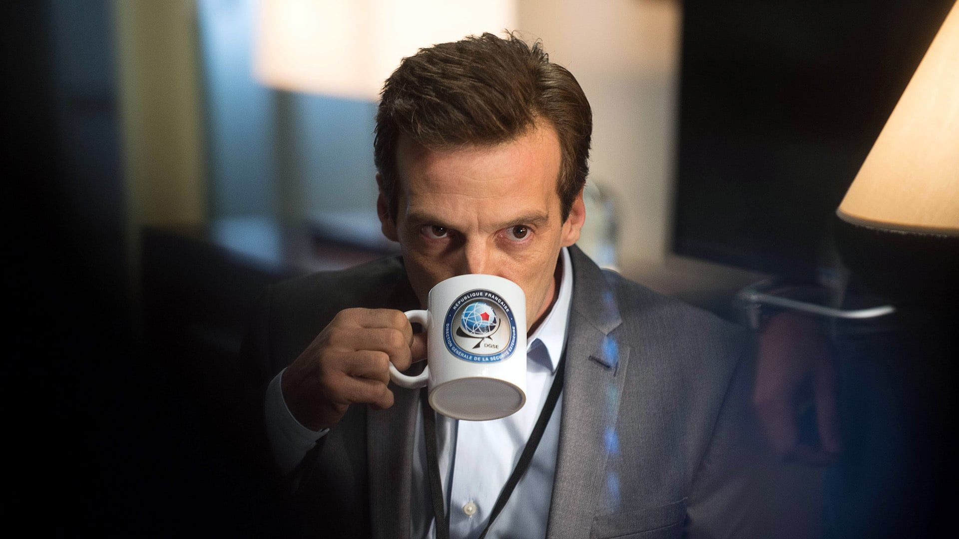 Casting Le Bureau Des Légendes Saison 1 Poster Le Bureau des Légendes - Saison 1 - Affiche 4 sur 27 - AlloCiné