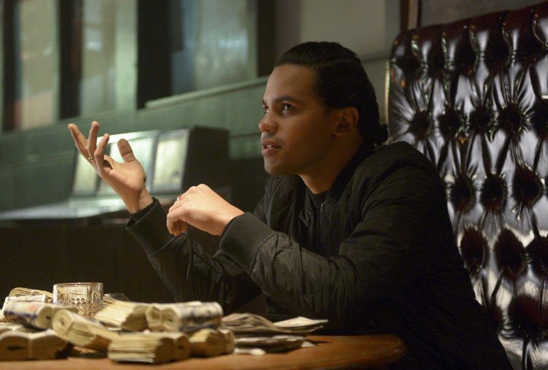Un Si Grand Soleil Saison 4 épisode 168 Supergirl : Photo Carlos Valdes - 168 sur 539 - AlloCiné