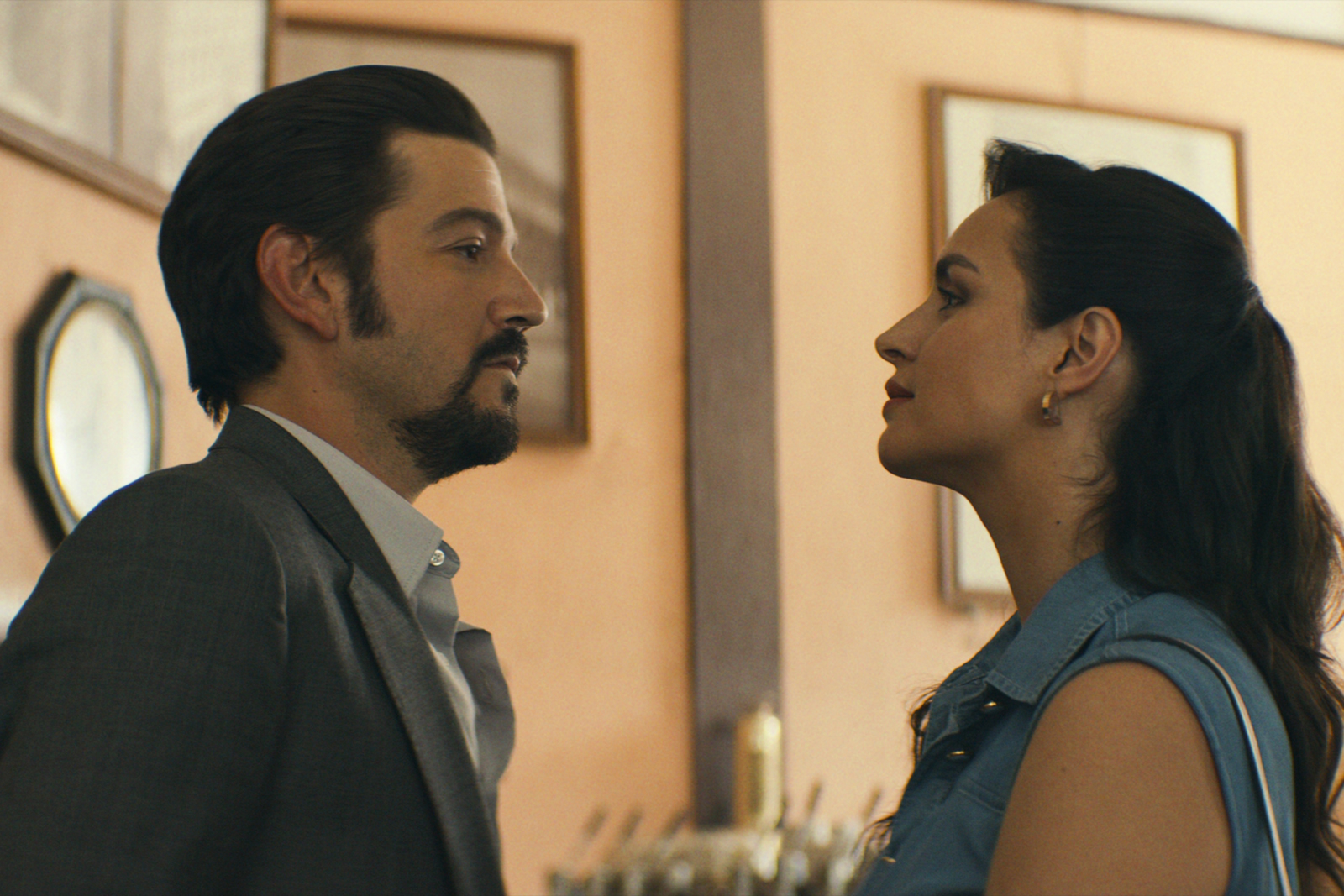 Photo de Diego Luna - Narcos: Mexico : Photo Diego Luna, Fernanda