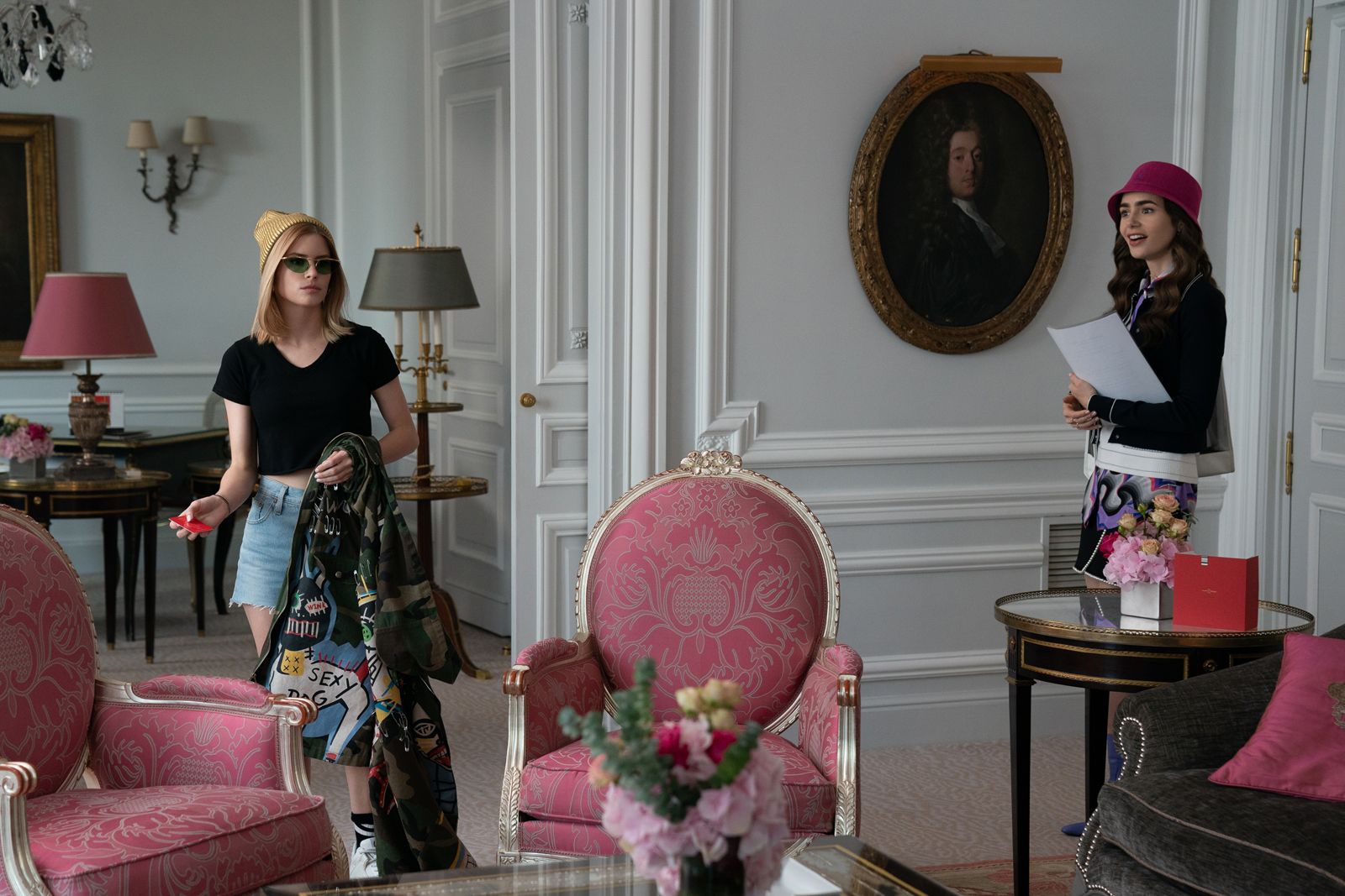 Resume Emily In Paris Saison 1 Emily in Paris : Photo Camille Razat, Lily Collins - 5 sur 49 - AlloCiné
