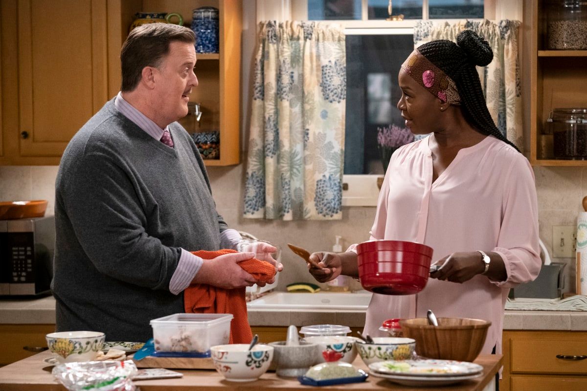 Bob Hearts Abishola Bob Hearts Abishola Photo Billy Gardell, Folake