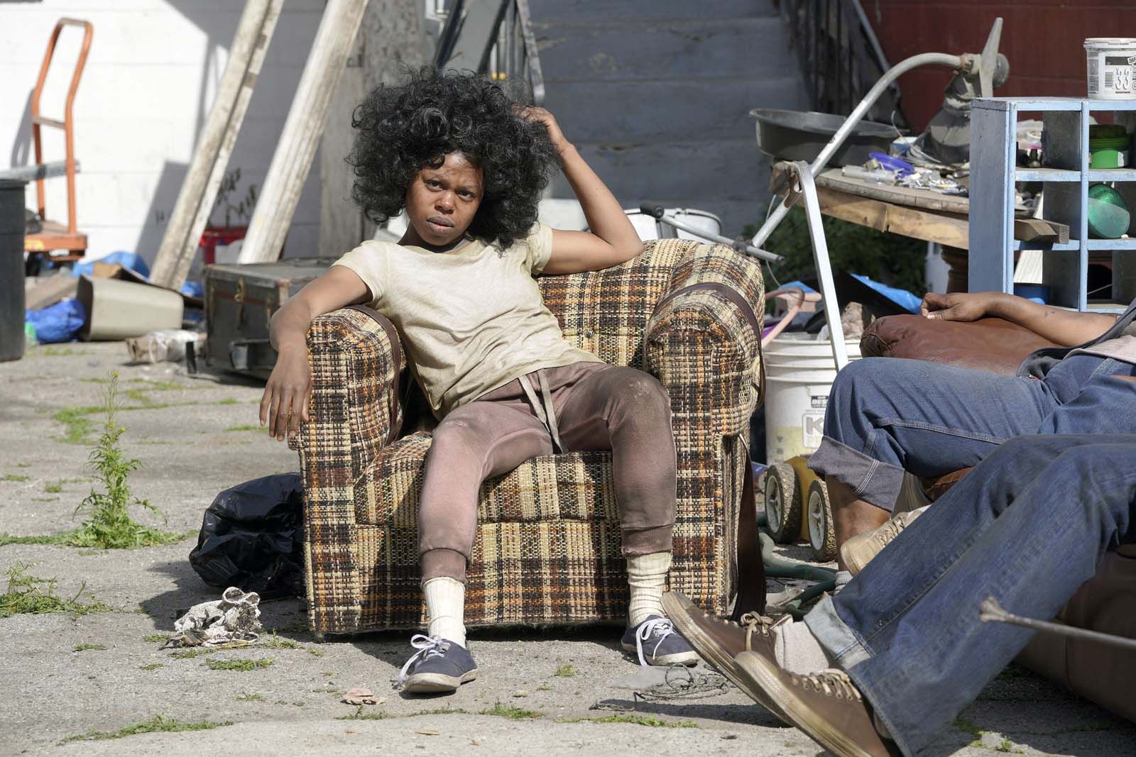 Snowfall Photo Gail Bean 81 sur 117 AlloCiné