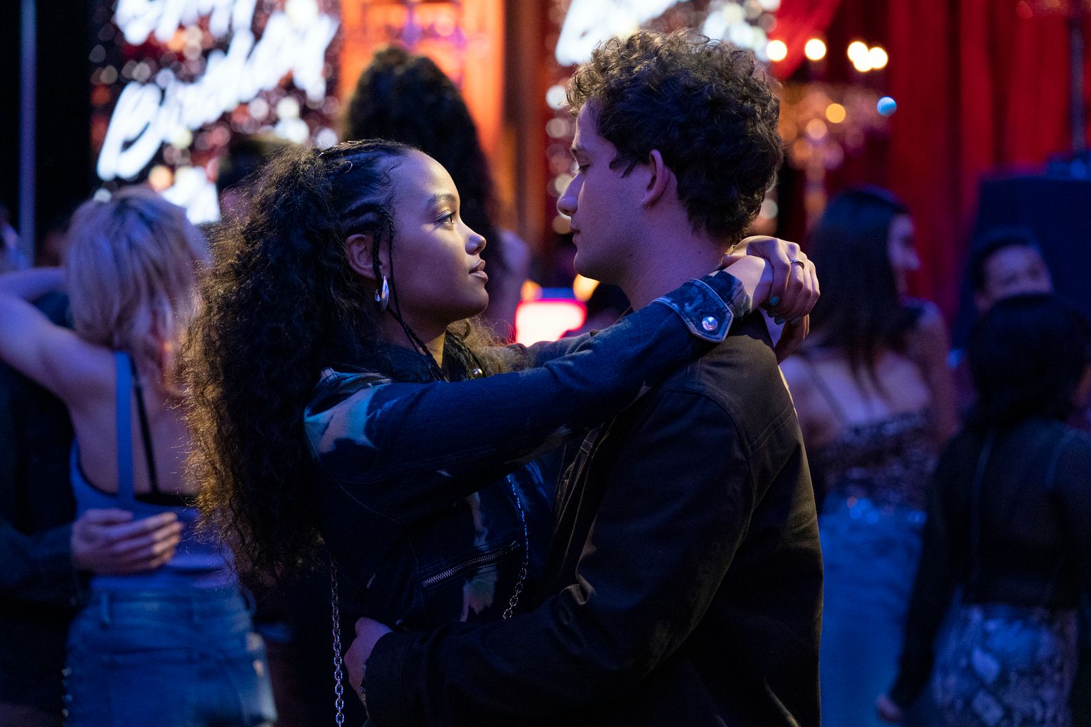 Photo de Whitney Peak Gossip Girl, nouvelle génération Photo Eli Brown, Whitney Peak Photo