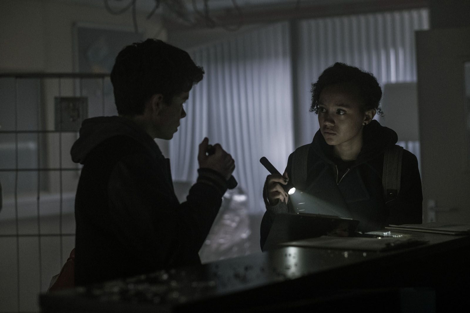 Invasion : Invasion : Photo India Brown, Paddy Holland - 14 sur 32 ...