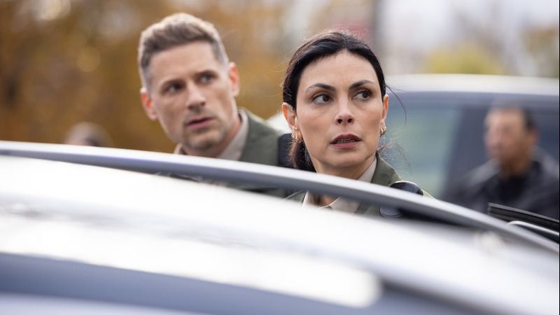 Sheriff Country : Photo Morena Baccarin, Matt Lauria