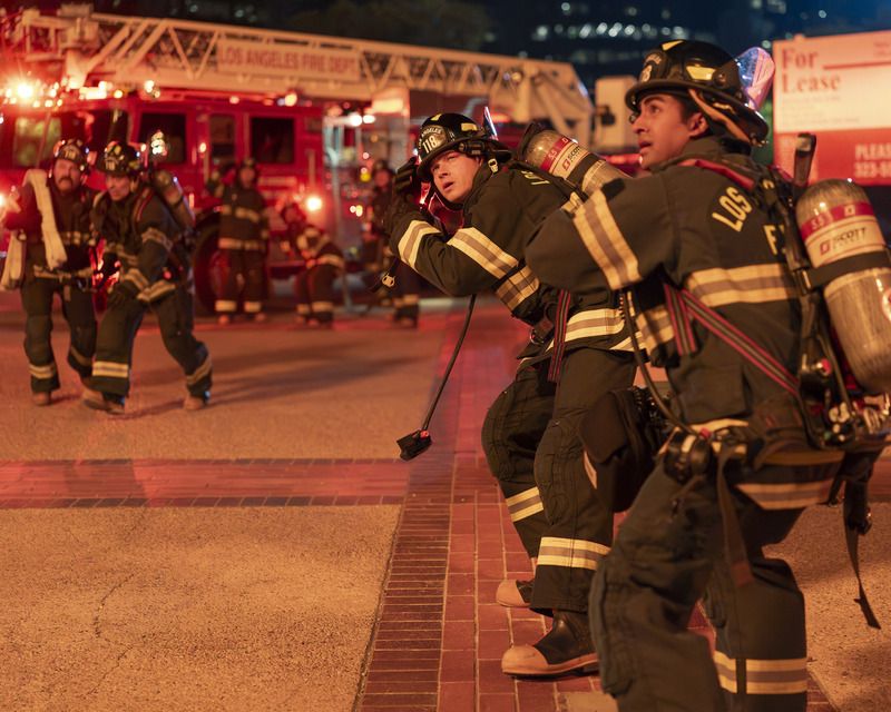 9-1-1 : Photo Anirudh Pisharody, Oliver Stark