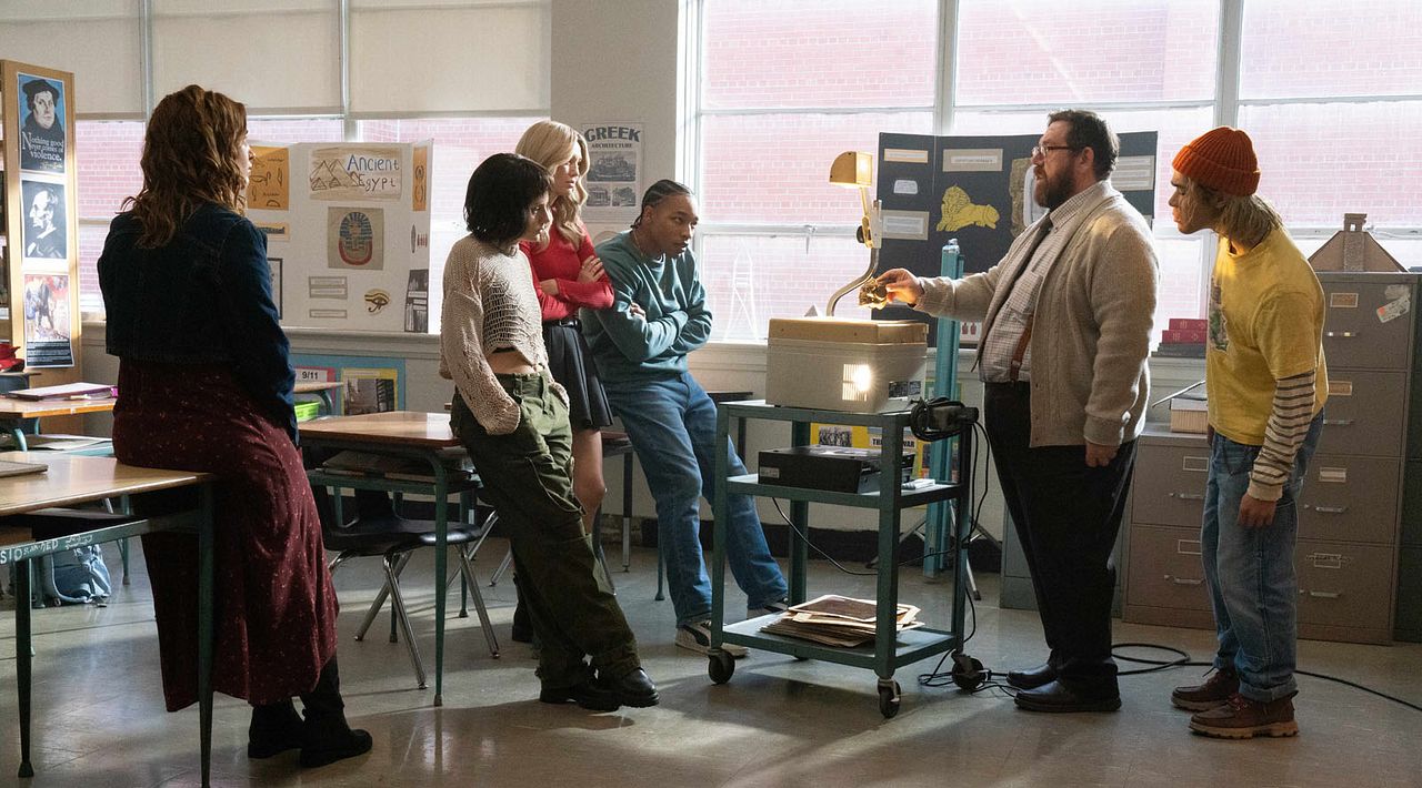 Le Sifflet : Photo Nick Frost, Jhaleil Swaby, Dafne Keen, Ali Skovbye, Sophie Nélisse, Sky Yang