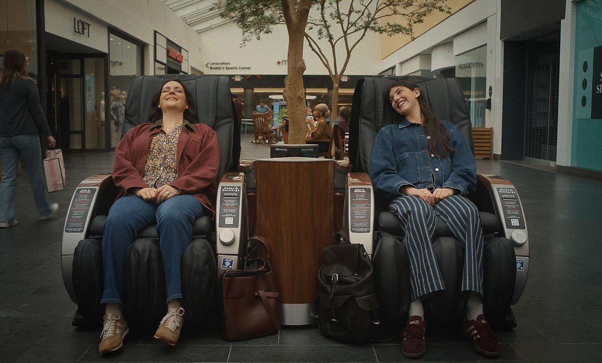 Don't Say Good Luck : Photo Sunny Sandler, Melanie Lynskey