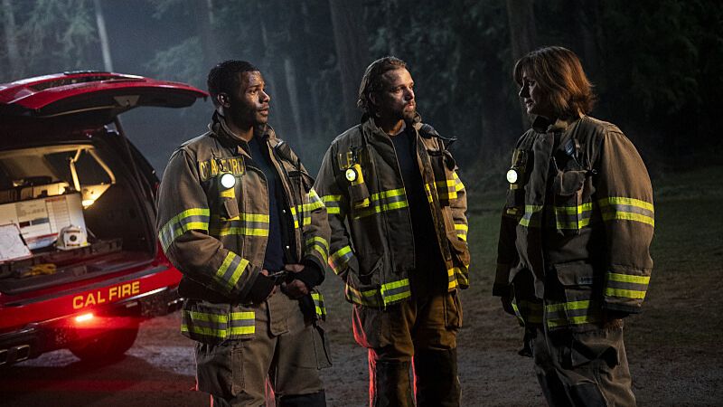 Fire Country : Photo Jordan Calloway, Max Thieriot, Diane Farr