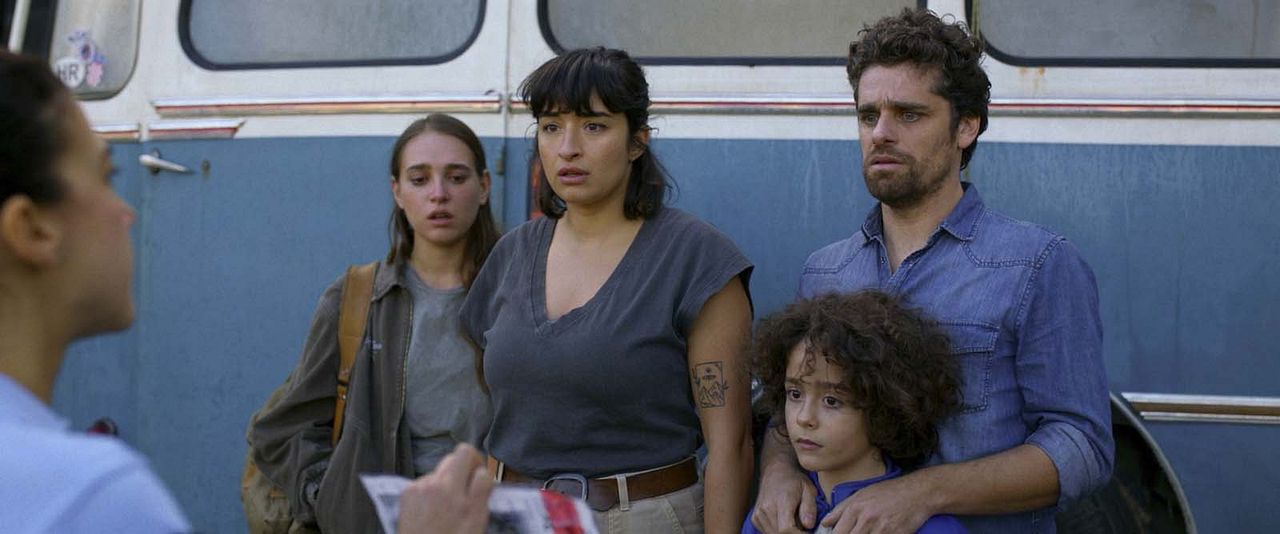 La famille Rose : Photo Sacha Moyer, Arthur Dupont, Shirine Boutella, Capucine Valmary