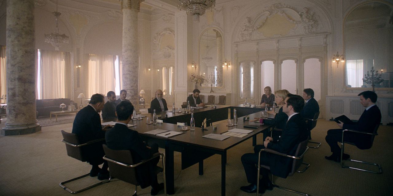 The Deal : Photo Juliet Stevenson, Anthony Azizi, Arash Marandi, Alexander Behrang Keshtkar, Fenella Woolgar
