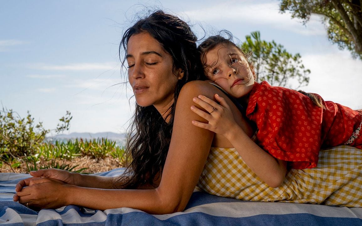 Changer l'eau des fleurs : Photo Elodie Batard Gaultier, Leïla Bekhti