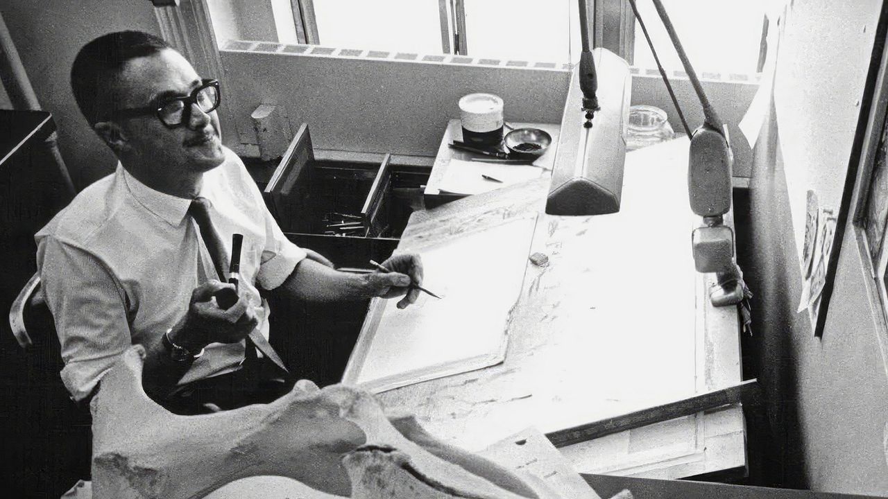 A Savage Art: The Life & Cartoons of Pat Oliphant : Photo