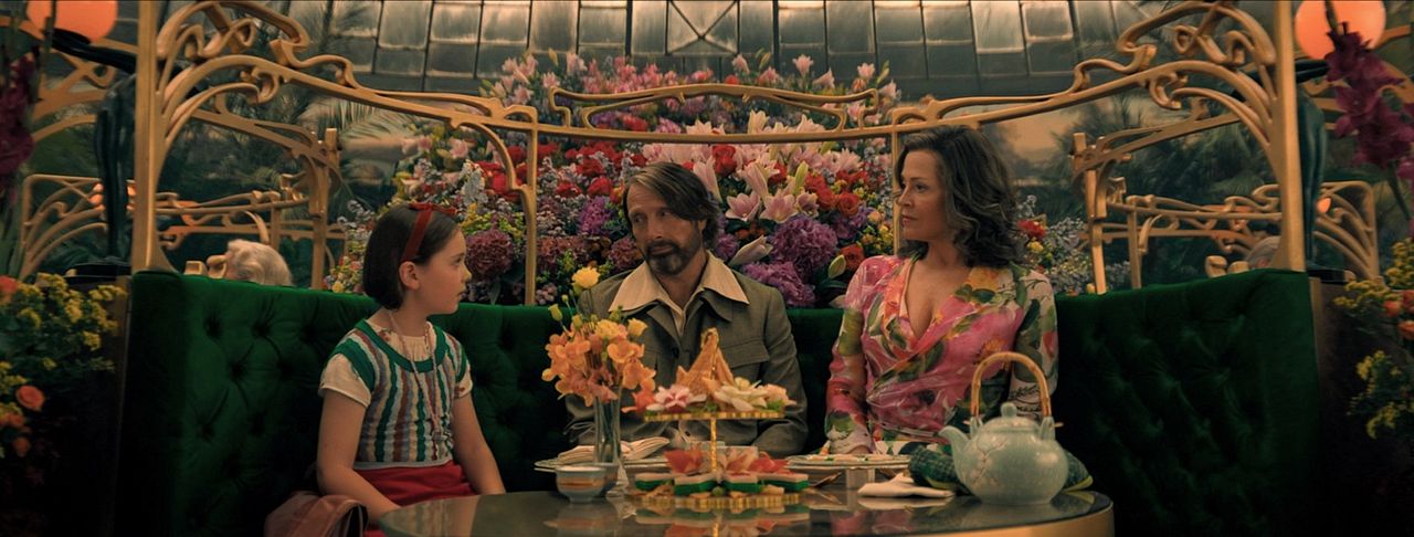 Dust Bunny : Photo Sigourney Weaver, Mads Mikkelsen, Sophie Sloan