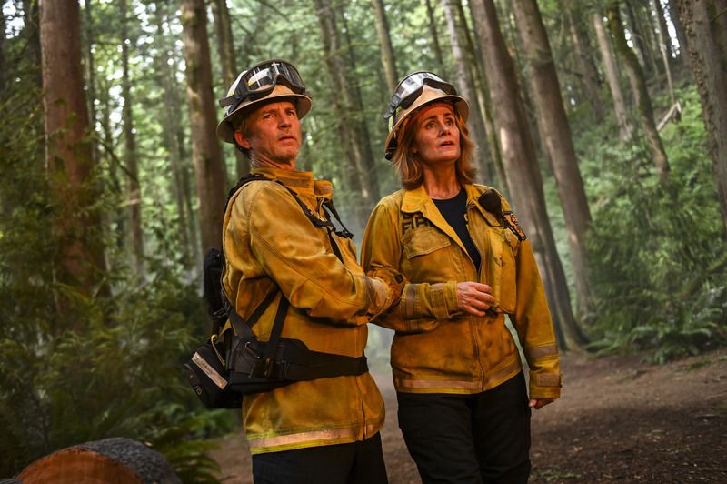 Fire Country : Photo Diane Farr, Michael Trucco