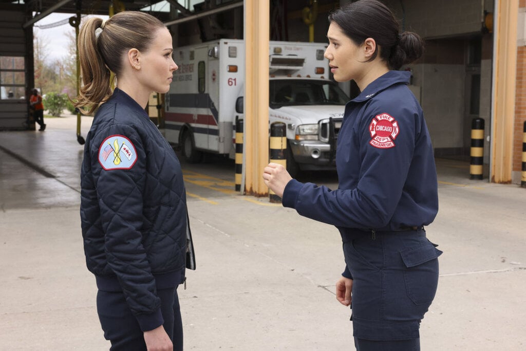 Chicago Fire : Photo Hanako Greensmith, Jocelyn Hudon