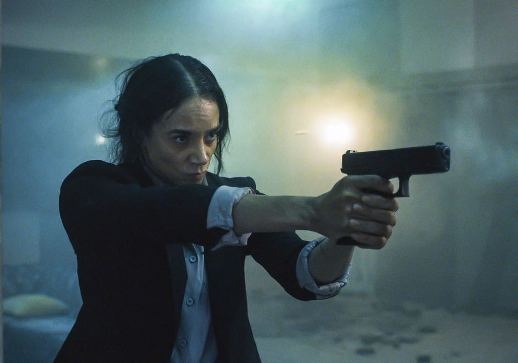 Photo Hannah John-Kamen
