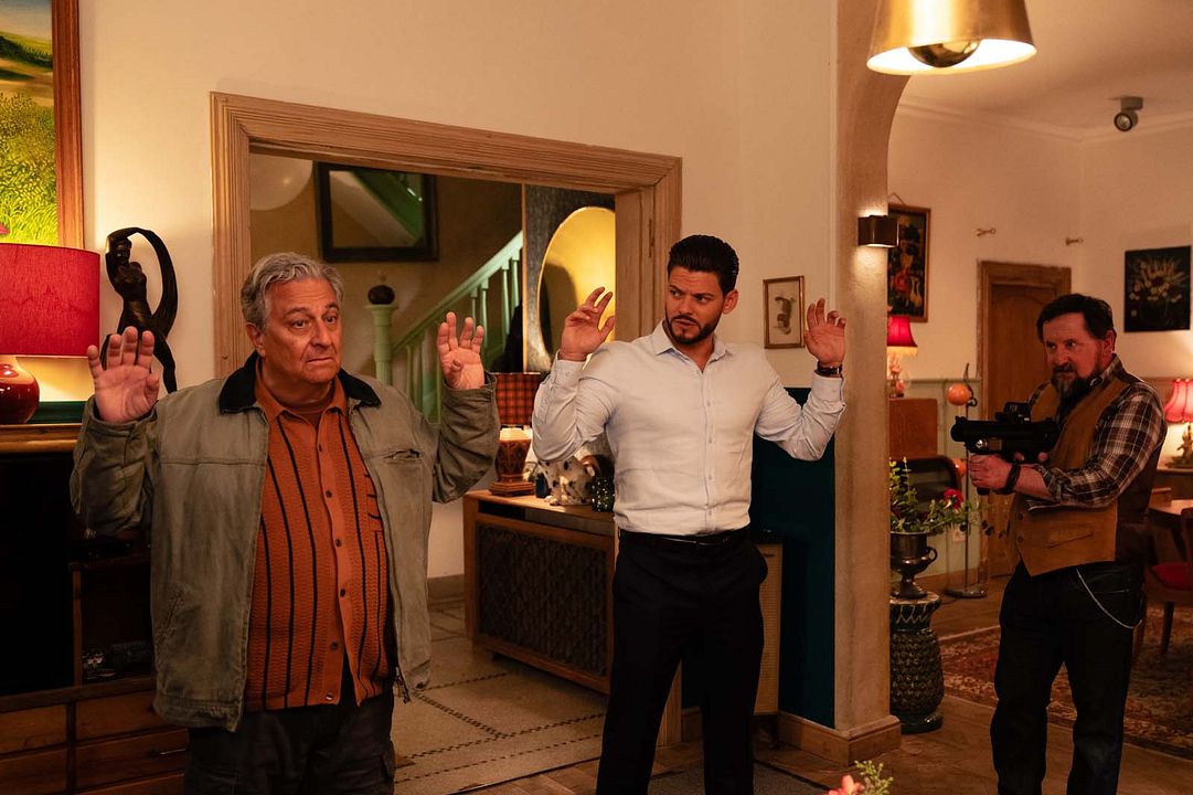 Le Million : Photo Rayane Bensetti, Christian Clavier
