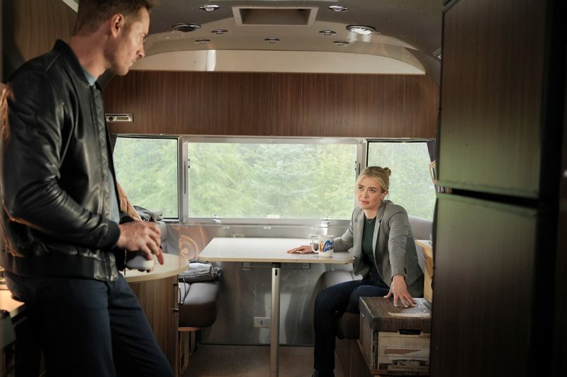 Tracker : Photo Melissa Roxburgh, Justin Hartley