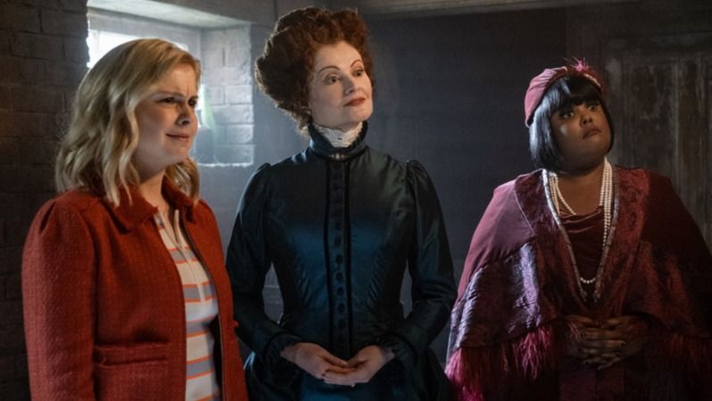 Ghosts : fantômes à la maison : Photo Rebecca Wisocky, Rose McIver, Danielle Pinnock