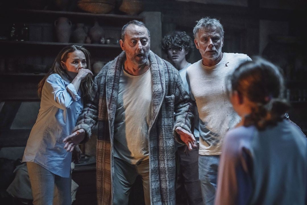 Loups-Garous : Photo Alizée Caugnies, Jean Reno, Franck Dubosc, Raphaël Romand, Suzanne Clément