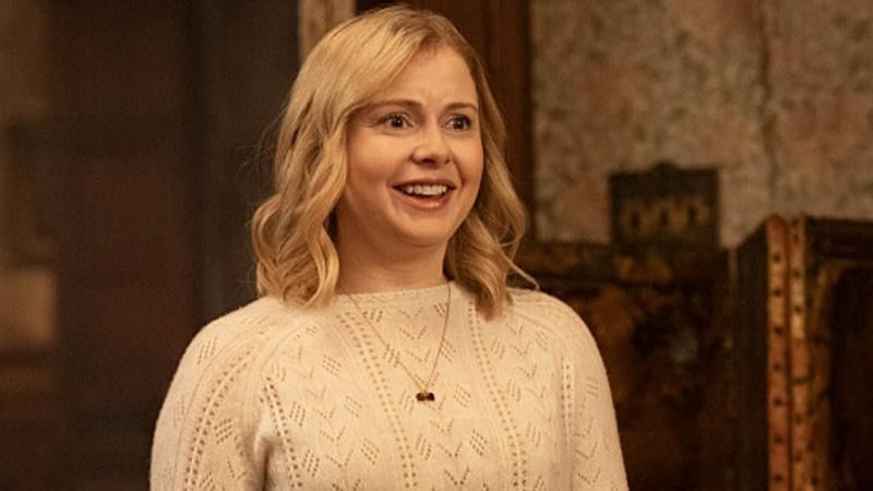 Ghosts : fantômes à la maison : Photo Rose McIver