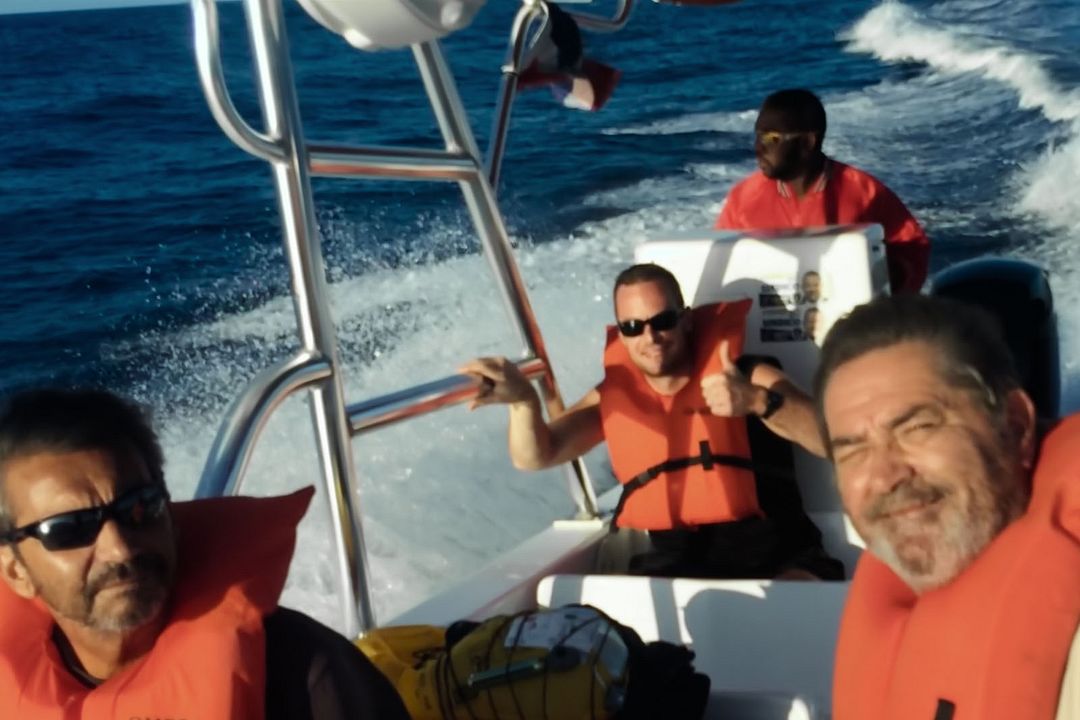 Y a-t-il un dealer dans l'avion ? : Photo