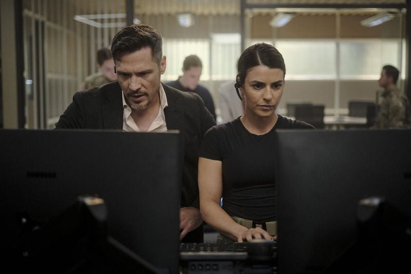 Hunting : Chasseurs de criminels : Photo Nick Wechsler (II), Sara Garcia (III)
