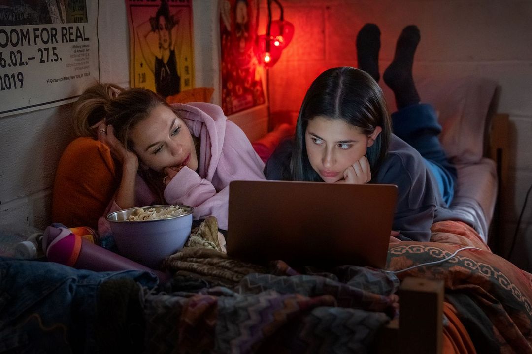 Roommates : Photo Sadie Sandler, Chloe East