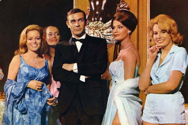 Opération Tonnerre : Photo Claudine Auger, Luciana Paluzzi, Martine Beswick, Molly Peters, Sean Connery