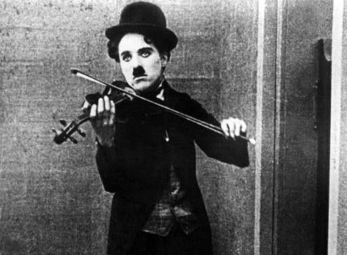 Charlot musicien : Photo Charles Chaplin