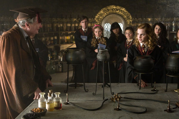 Harry Potter et le Prince de sang mêlé : Photo Jim Broadbent, Emma Watson
