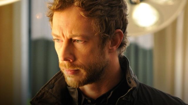 Lost Girl : Photo Kris Holden-Ried