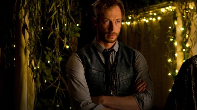 Lost Girl : Photo Kris Holden-Ried