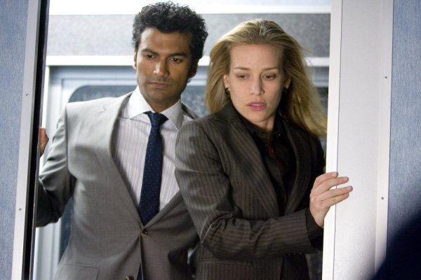 Covert Affairs : Photo Sendhil Ramamurthy, Piper Perabo