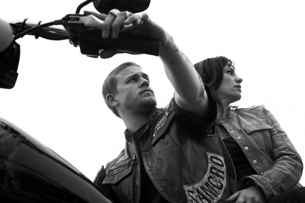 Photo Maggie Siff, Charlie Hunnam