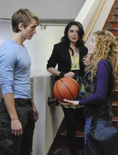 The Nine Lives of Chloe King : Photo Skyler Samuels, Benjamin Stone, Grace Phipps