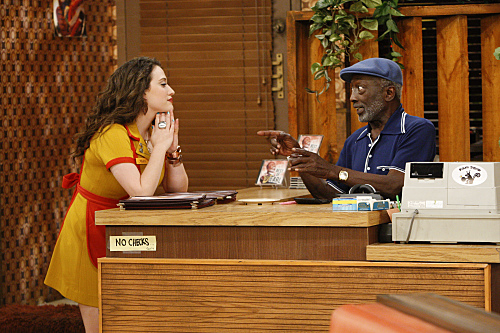 2 Broke Girls : Photo Garrett Morris, Kat Dennings