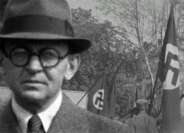 Sergej in der Urne : Photo