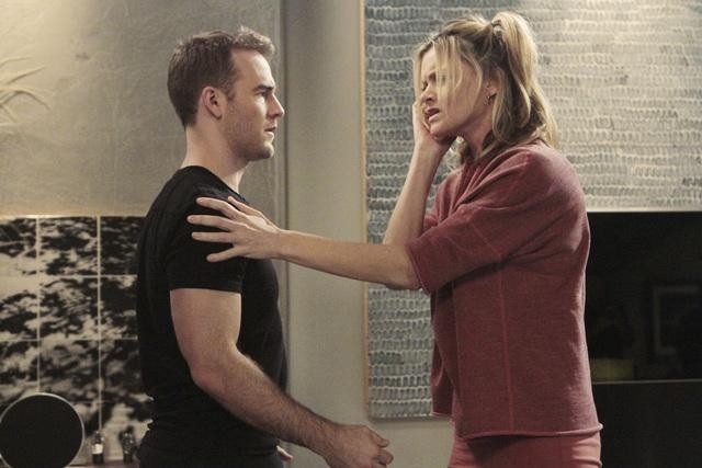 Don't Trust The B---- in Apartment 23 : Photo James Van Der Beek, Missi Pyle