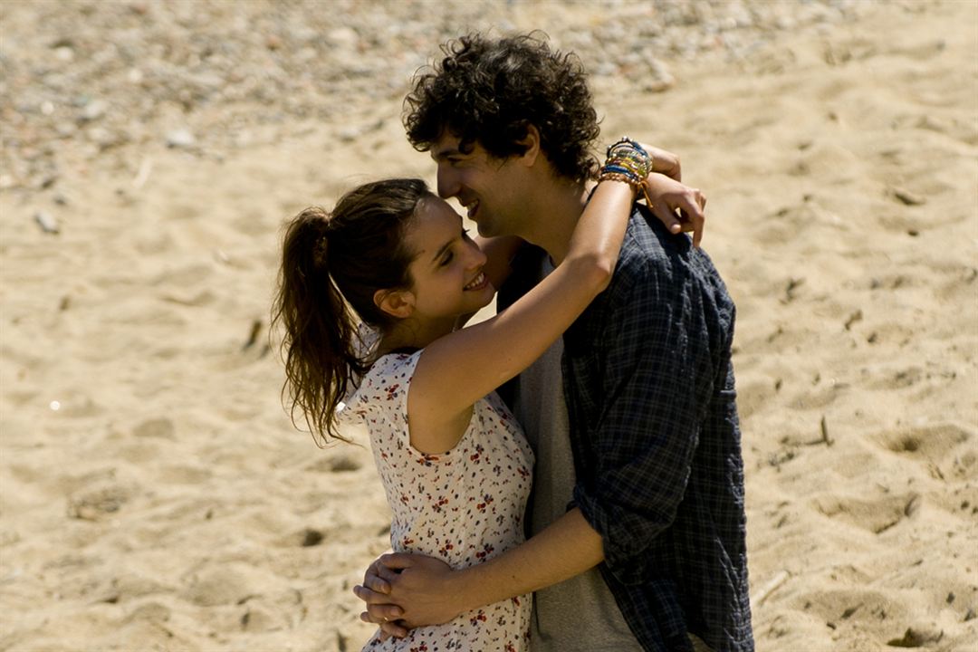 Des gens qui s'embrassent : Photo Clara Ponsot, Max Boublil