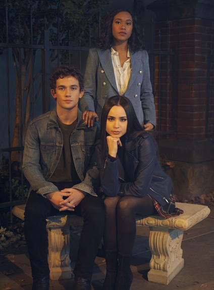 Eli Brown (Dylan), Sydney Park (Caitlin), et Sofia Carson (Ava)