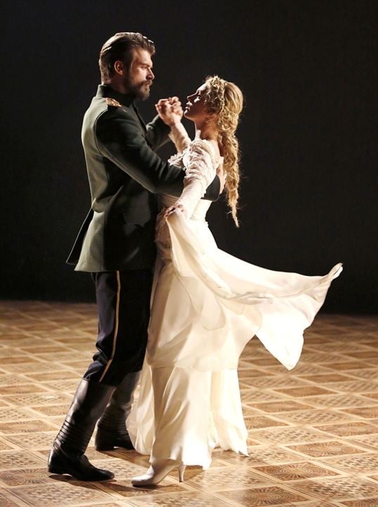 Photo promotionnelle Farah Zeynep Abdullah, Kıvanç Tatlıtuğ