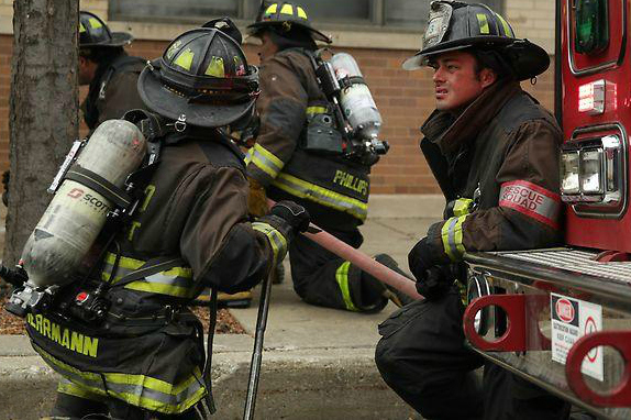 Chicago Fire : Photo David Eigenberg, Taylor Kinney