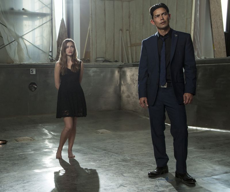 Banshee : Photo Lili Simmons, Anthony Ruivivar