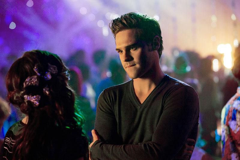 Star-Crossed : Photo Grey Damon