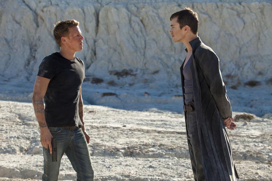 Dominion : Photo Tom Wisdom, Christopher Egan