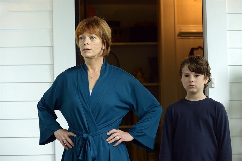 Resurrection : Photo Landon Gimenez, Frances Fisher