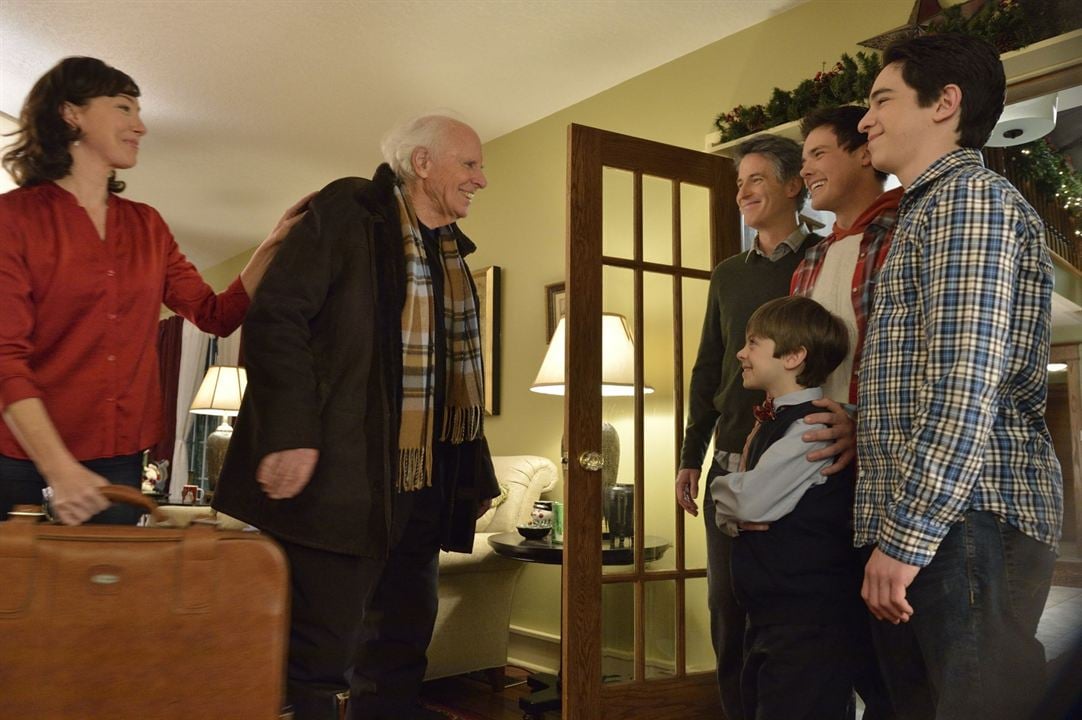Un Noël sans fin : Photo Rick Roberts, Molly Parker, Zachary Gordon, Wesley Morgan, Bruce Dern, Peter DaCunha